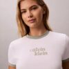 T-shirt corta con bordo a ringu e grafica con logo T-shirt corta con bordo a ringu e grafica con logo