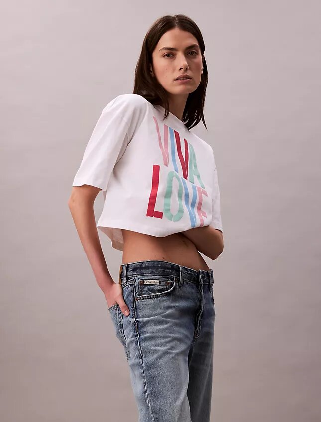 T-shirt corta e comoda Marc Hundley Pride Viva Love T-shirt corta e comoda Marc Hundley Pride Viva Love
