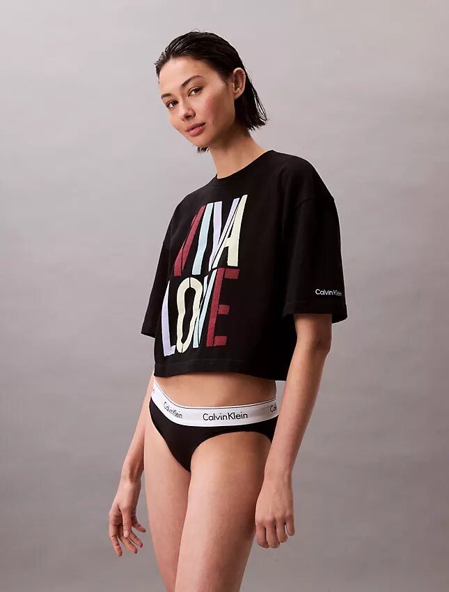 T-shirt corta e comoda Marc Hundley Pride Viva Love T-shirt corta e comoda Marc Hundley Pride Viva Love
