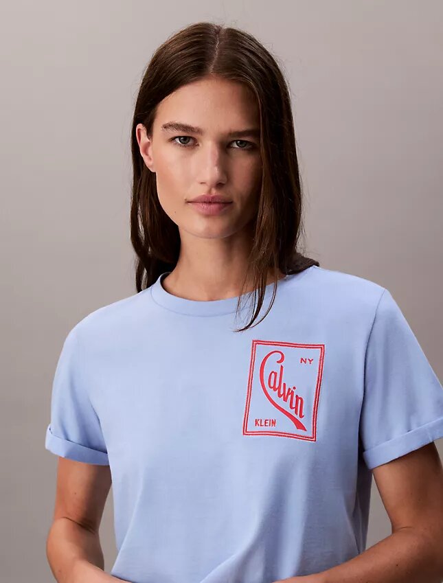 T-shirt corta squadrata con logo in script T-shirt corta squadrata con logo in script