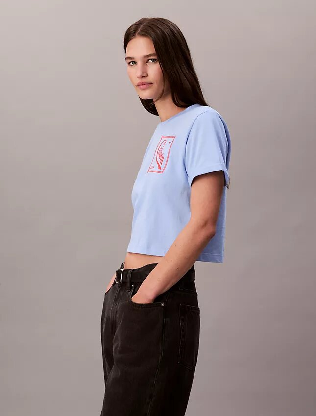 T-shirt corta squadrata con logo in script T-shirt corta squadrata con logo in script