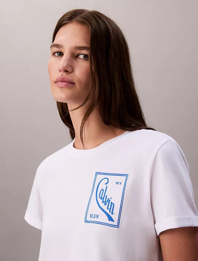 T-shirt corta squadrata con logo in script T-shirt corta squadrata con logo in script