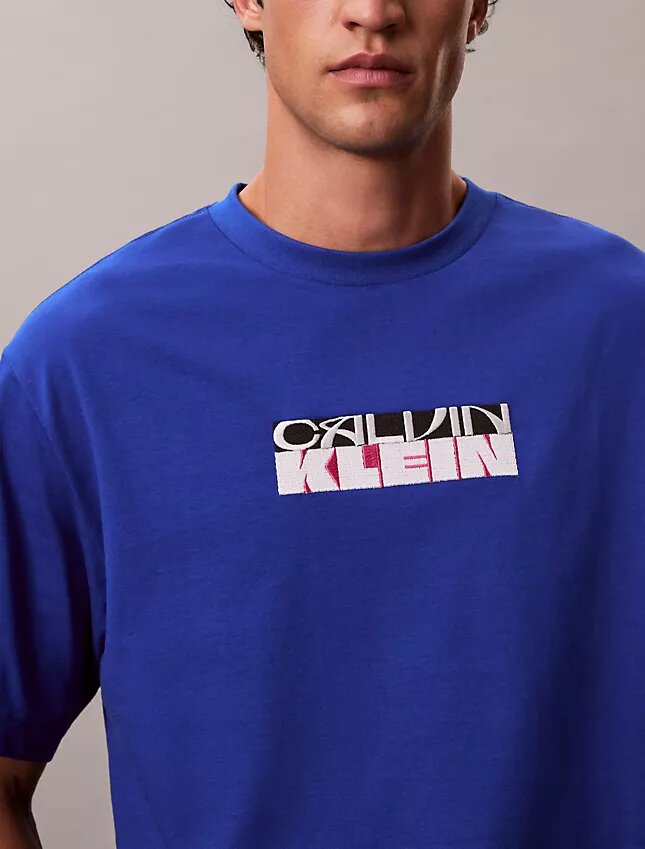 T-shirt dal taglio comodo con logo a blocchi T-shirt dal taglio comodo con logo a blocchi