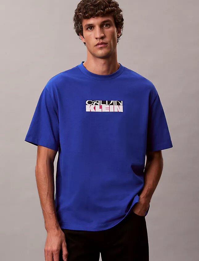 T-shirt dal taglio comodo con logo a blocchi T-shirt dal taglio comodo con logo a blocchi