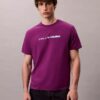 T-shirt dal taglio comodo con logo in evidenza T-shirt dal taglio comodo con logo in evidenza