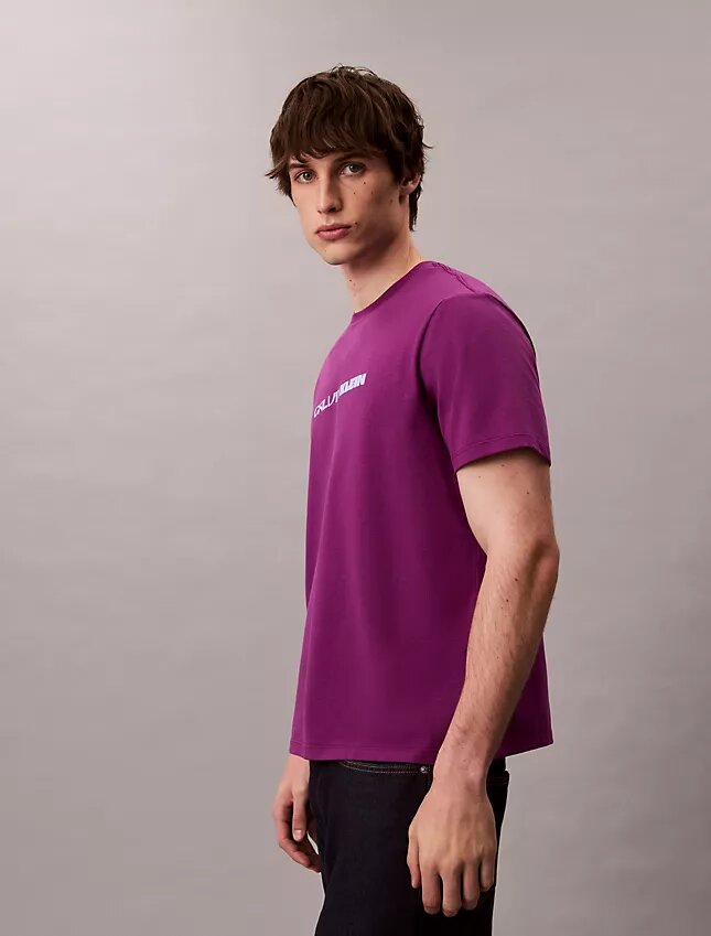 T-shirt dal taglio comodo con logo in evidenza T-shirt dal taglio comodo con logo in evidenza