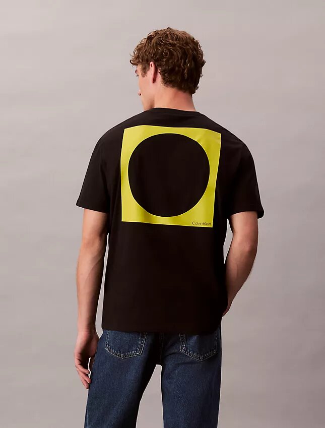 T-shirt dalla linea morbida con grafica circolare T-shirt dalla linea morbida con grafica circolare