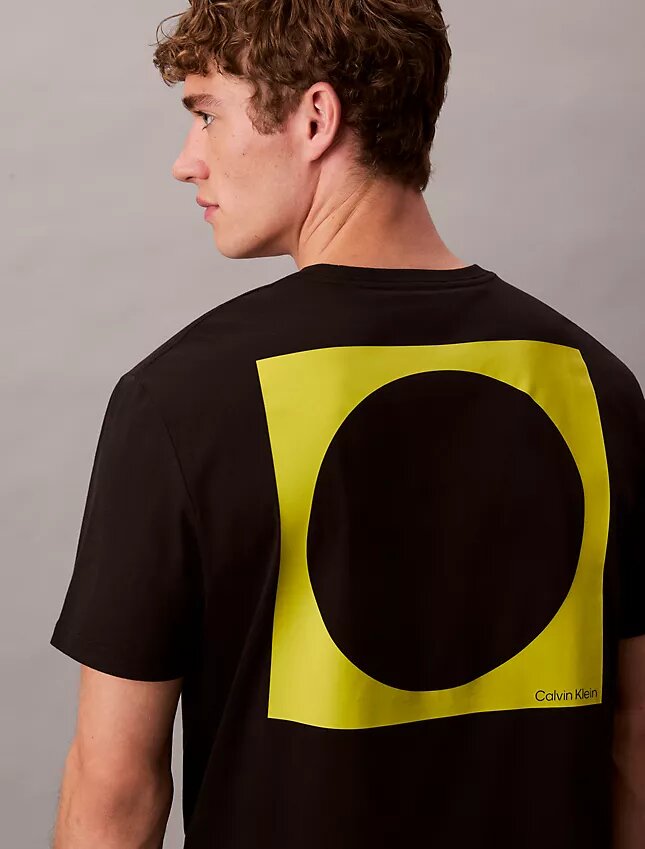 T-shirt dalla linea morbida con grafica circolare T-shirt dalla linea morbida con grafica circolare