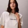 T-shirt girocollo dal taglio ampio con logo standard T-shirt girocollo dal taglio ampio con logo standard