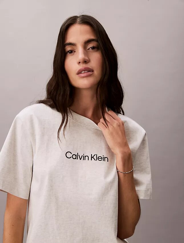 T-shirt girocollo dal taglio ampio con logo standard T-shirt girocollo dal taglio ampio con logo standard