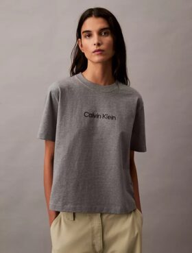 T-shirt girocollo dal taglio ampio con logo standard T-shirt girocollo dal taglio ampio con logo standard