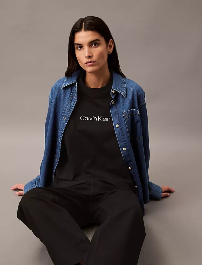 T-shirt girocollo dal taglio ampio con logo standard T-shirt girocollo dal taglio ampio con logo standard