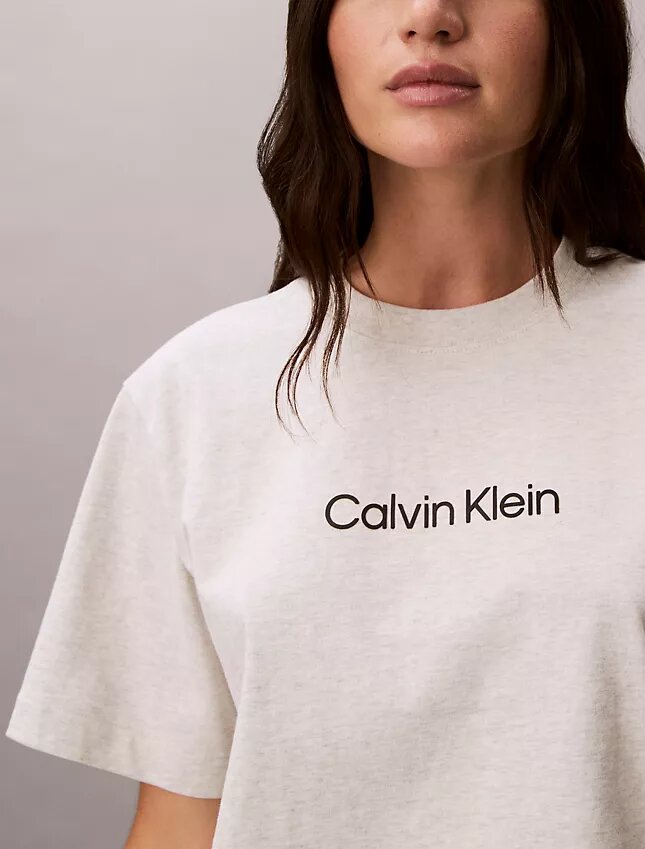 T-shirt girocollo dal taglio ampio con logo standard T-shirt girocollo dal taglio ampio con logo standard