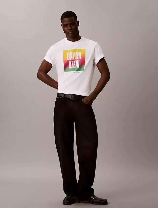 T-shirt semplice con logo Pride T-shirt semplice con logo Pride