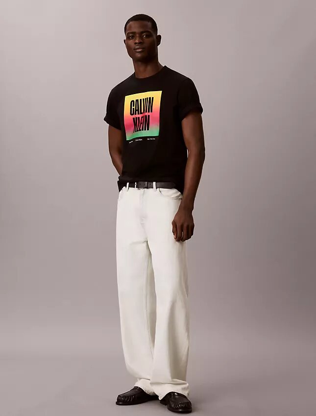 T-shirt semplice con logo Pride T-shirt semplice con logo Pride