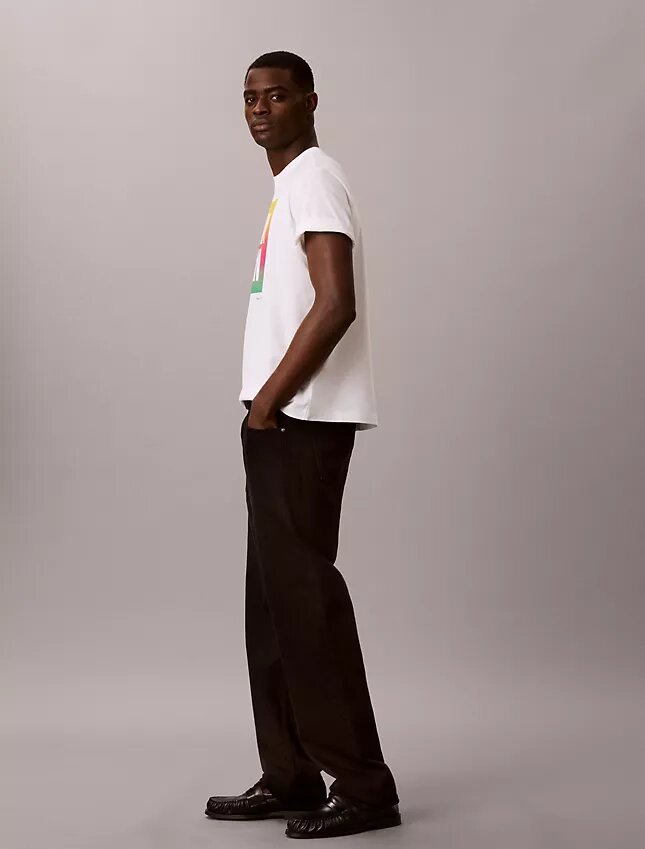 T-shirt semplice con logo Pride T-shirt semplice con logo Pride
