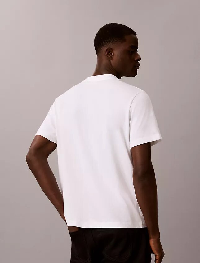 T-shirt semplice con logo Pride T-shirt semplice con logo Pride