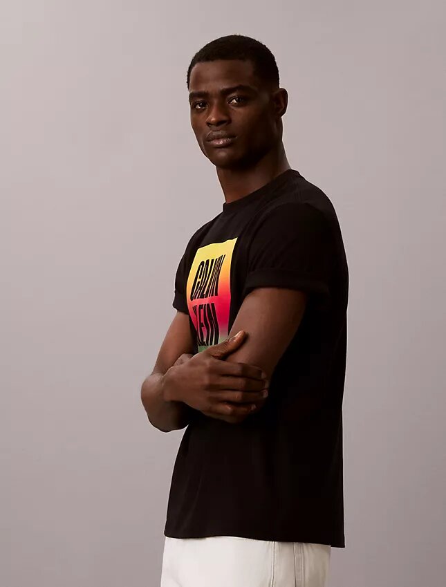 T-shirt semplice con logo Pride T-shirt semplice con logo Pride