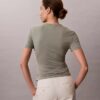 T-shirt slim con arricciature