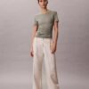 T-shirt slim con arricciature