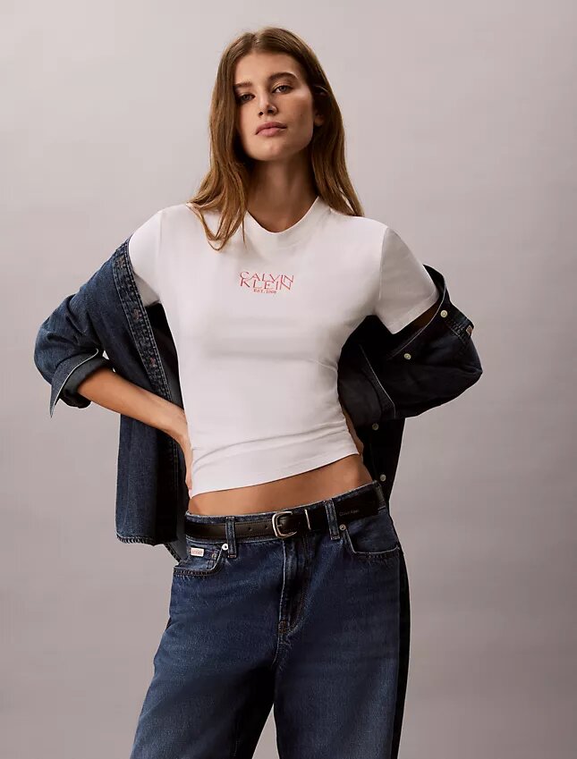 T-shirt slim con grafica del logo T-shirt slim con grafica del logo