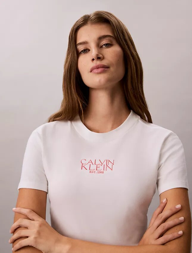T-shirt slim con grafica del logo T-shirt slim con grafica del logo
