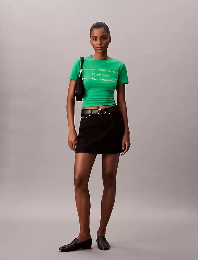 T-shirt slim con logo a strisce T-shirt slim con logo a strisce