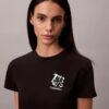 T-shirt slim con logo floreale T-shirt slim con logo floreale