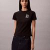 T-shirt slim con logo floreale T-shirt slim con logo floreale