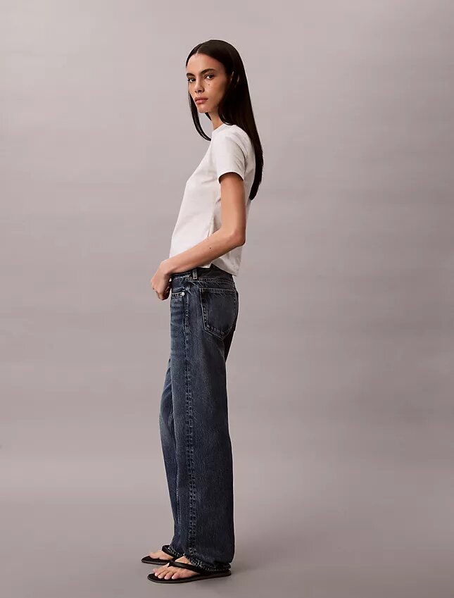 T-shirt slim con logo floreale T-shirt slim con logo floreale