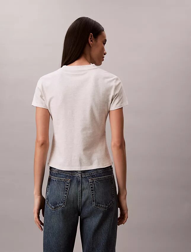T-shirt slim con logo floreale T-shirt slim con logo floreale