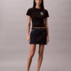 T-shirt slim con logo floreale T-shirt slim con logo floreale
