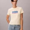 T-shirt slim con logo grafico a contrasto T-shirt slim con logo grafico a contrasto