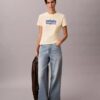 T-shirt slim con logo grafico a contrasto T-shirt slim con logo grafico a contrasto