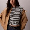 T-shirt slim con logo grafico e bordi a costine T-shirt slim con logo grafico e bordi a costine