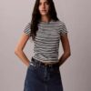 T-shirt slim con logo grafico e bordi a costine T-shirt slim con logo grafico e bordi a costine