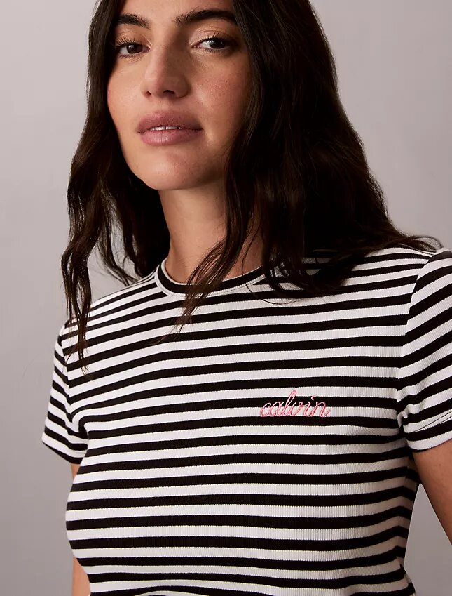 T-shirt slim con logo grafico e bordi a costine T-shirt slim con logo grafico e bordi a costine