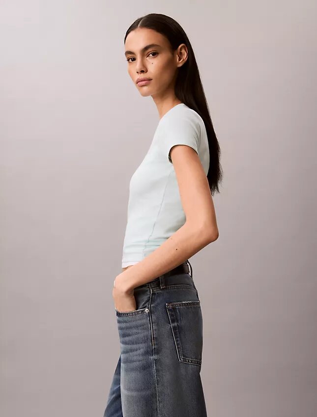 T-shirt slim con logo grafico e bordi a costine T-shirt slim con logo grafico e bordi a costine