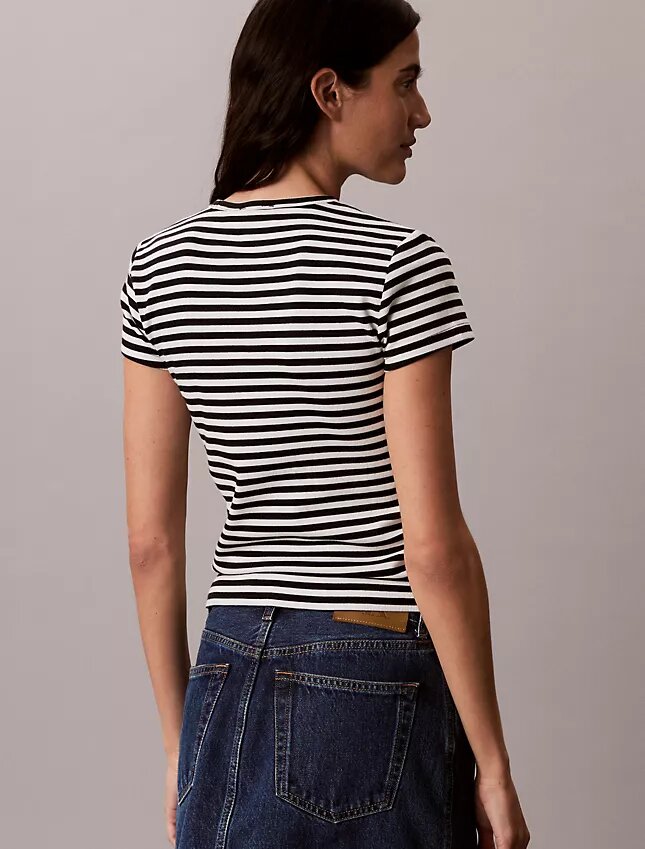 T-shirt slim con logo grafico e bordi a costine T-shirt slim con logo grafico e bordi a costine