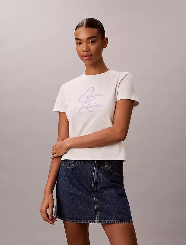 T-shirt slim con logo in rilievo T-shirt slim con logo in rilievo