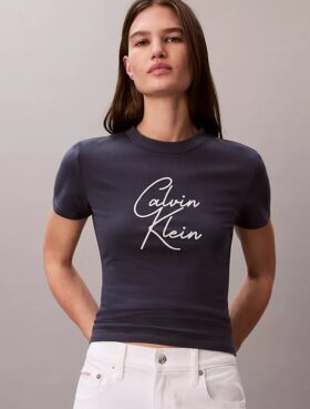 T-shirt slim con logo in rilievo