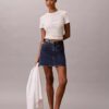 T-shirt slim con logo in rilievo T-shirt slim con logo in rilievo