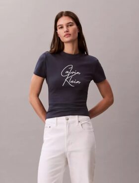 T-shirt slim con logo in rilievo