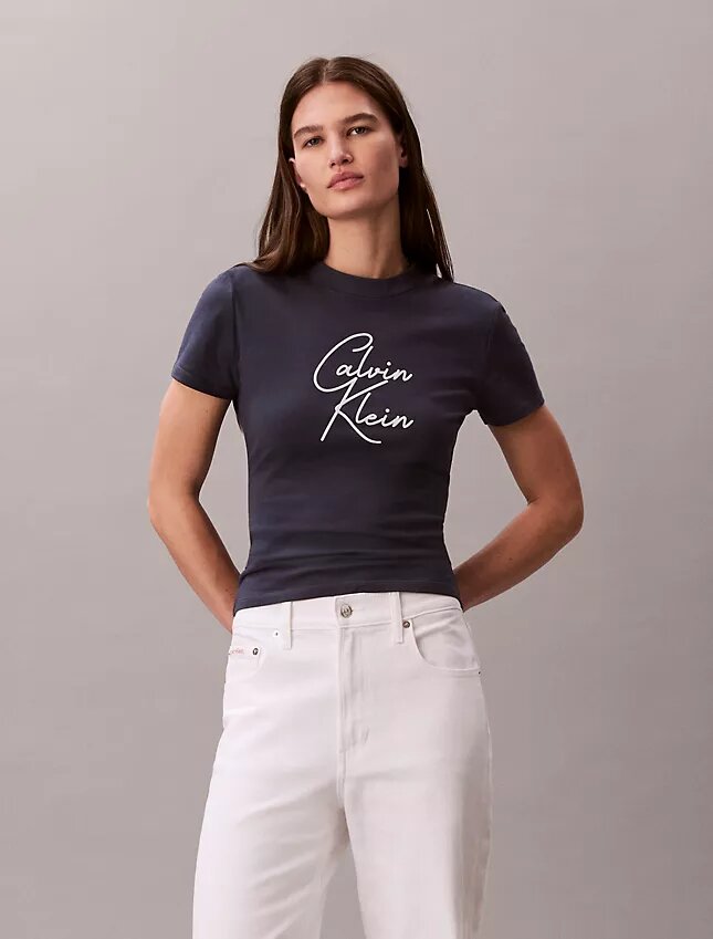 T-shirt slim con logo in rilievo T-shirt slim con logo in rilievo