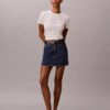 T-shirt slim con logo in rilievo T-shirt slim con logo in rilievo