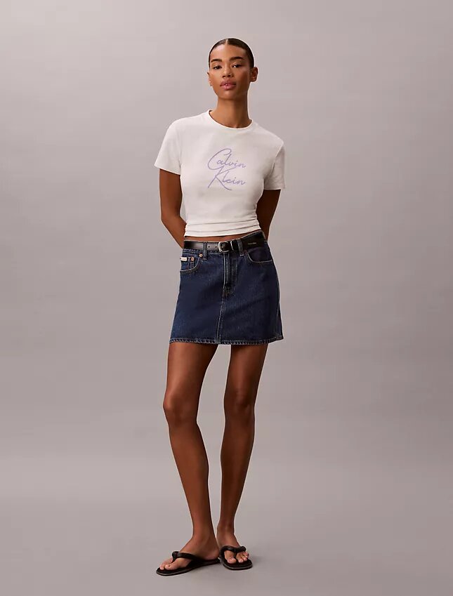 T-shirt slim con logo in rilievo T-shirt slim con logo in rilievo