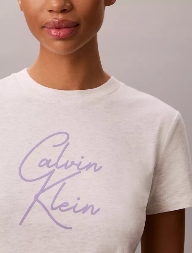 T-shirt slim con logo in rilievo T-shirt slim con logo in rilievo