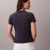 T-shirt slim con logo in rilievo T-shirt slim con logo in rilievo