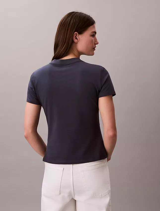 T-shirt slim con logo in rilievo T-shirt slim con logo in rilievo