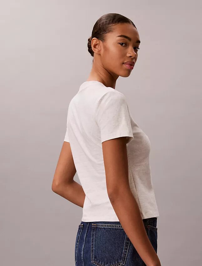 T-shirt slim con logo in rilievo T-shirt slim con logo in rilievo